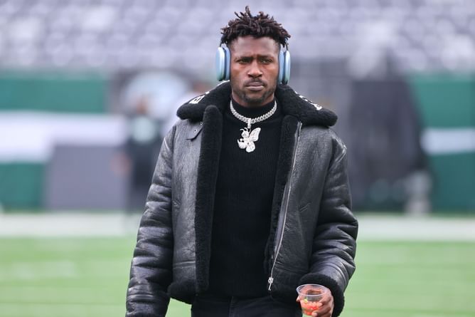 Antonio Brown could face worse prison time than expected 2 days after getting released on bail over attempted murder charges: Report