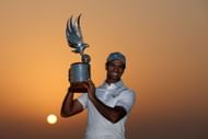 Aaron Rai poses with the Abu Dhabi HSBC Championship 2025 trophy (Image Source: Getty)