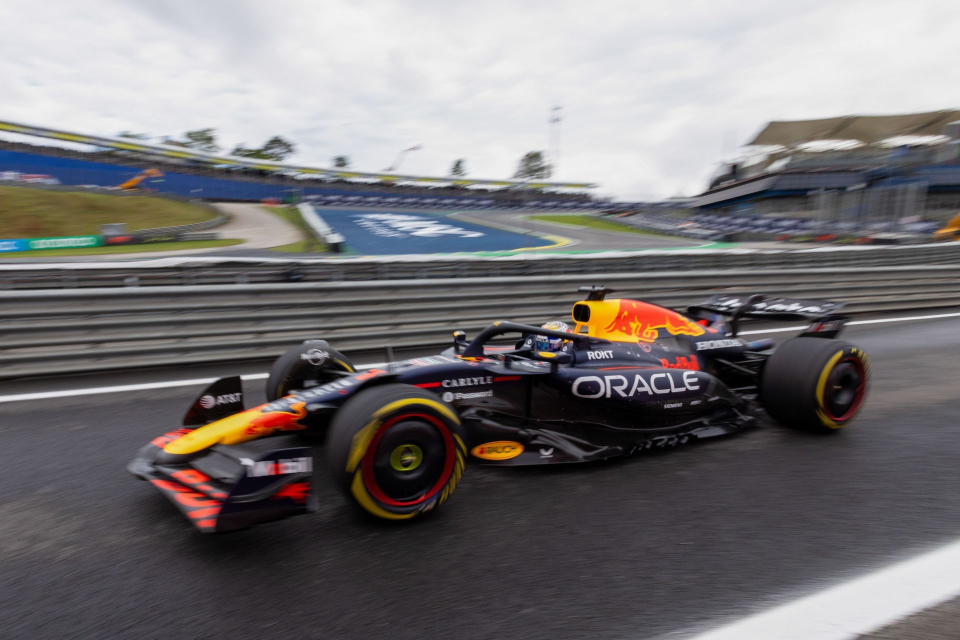 Max Verstappen's Red Bull in qualifying for the F1 Brazilian Grand Prix - Source: Getty