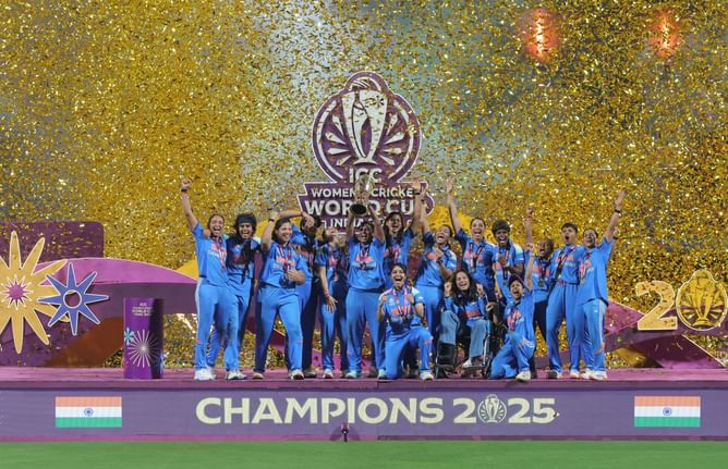 Harmanpreet Kaur collects trophy from Jay Shah and celebrates with her teammates after IND vs SA Women's World Cup 2025 final [Watch]