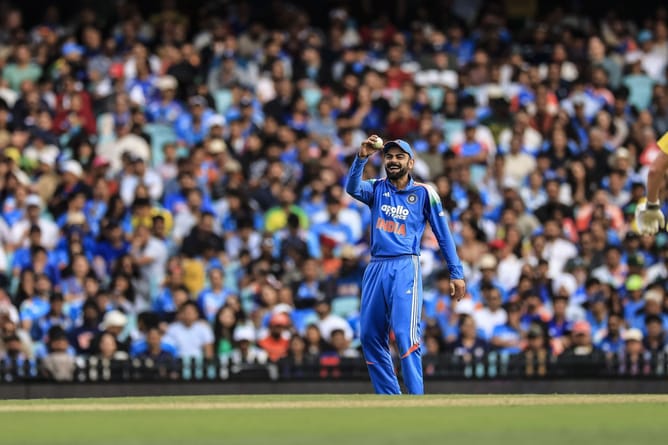 [Watch] Virat Kohli spotted at MS Dhoni's house in Ranchi ahead of 1st IND vs SA 2025 ODI