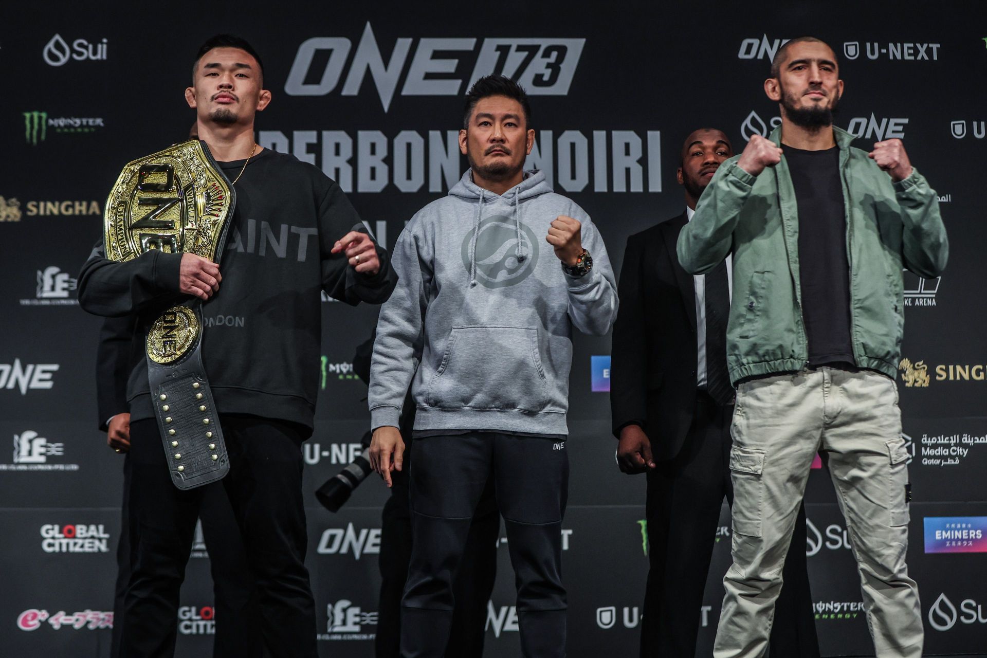Christian Lee (L) eyes quick and explosive finish of Alibeg Rasulov (R) | Image by ONE Championship