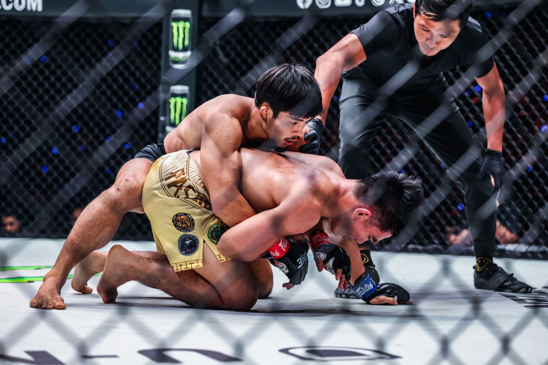 Yuya Wakamatsu vs Joshua Pacio | Image by ONE Championship