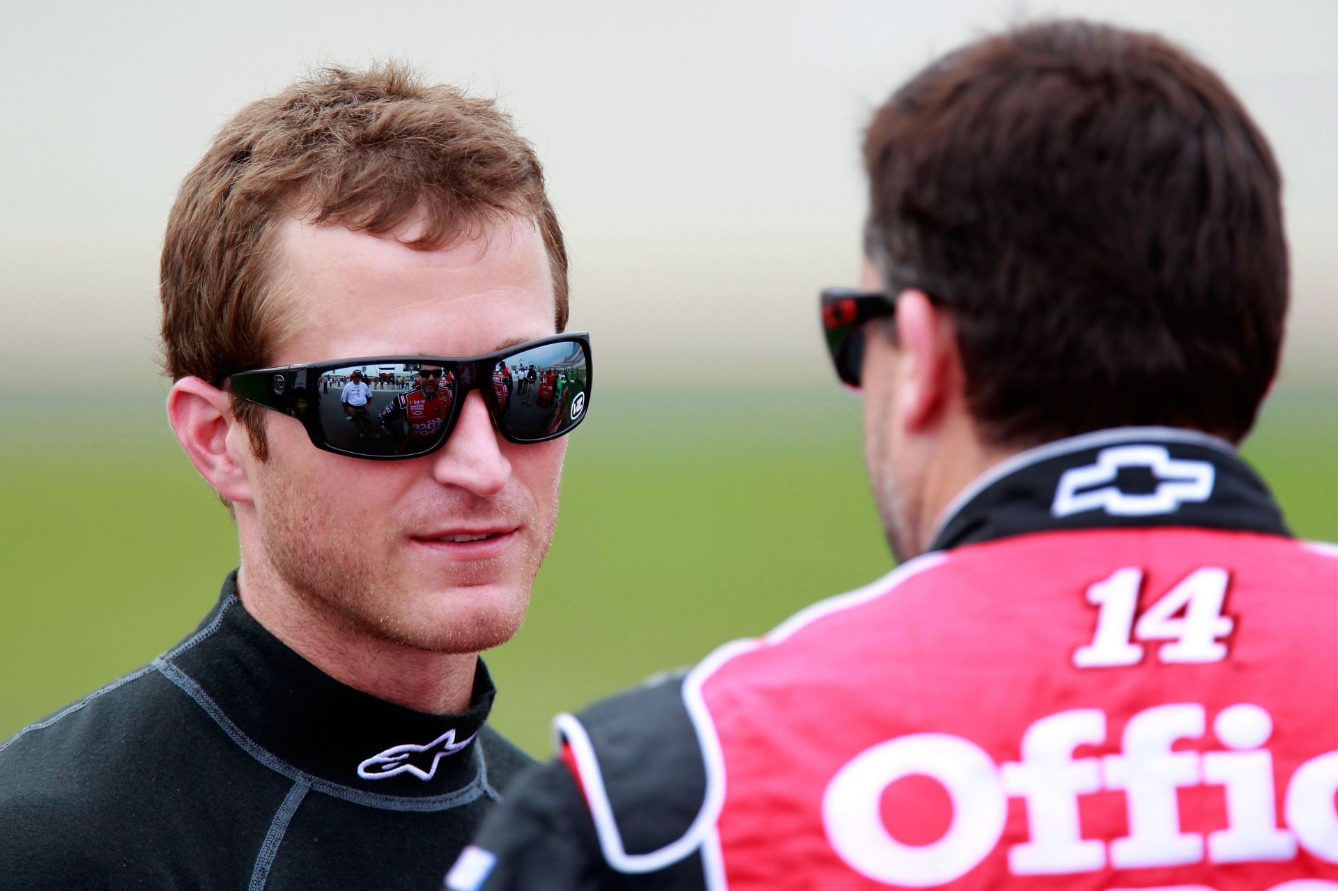 Kasey Kahne (vľavo) a Tony Stewart (vpravo) počas pohárových pretekov 2012 na Kentucky Speedway. Zdroj: Getty