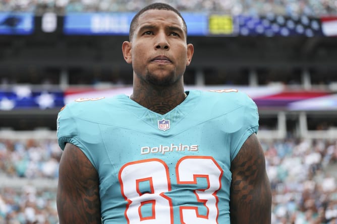 Should I start Darren Waller? Fantasy Football projection and outlook for Dolphins TE for Week 13