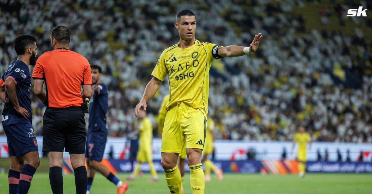 Cristiano Ronaldo spoke to referee at HT