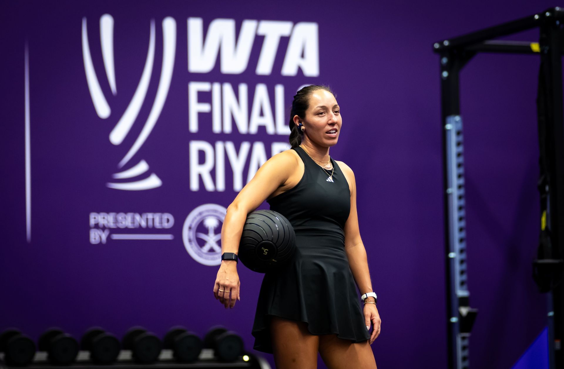 PICTURES: Jessica Pegula dons black bikini, blows off exercise, and enjoys lovely beach vacation with husband Taylor