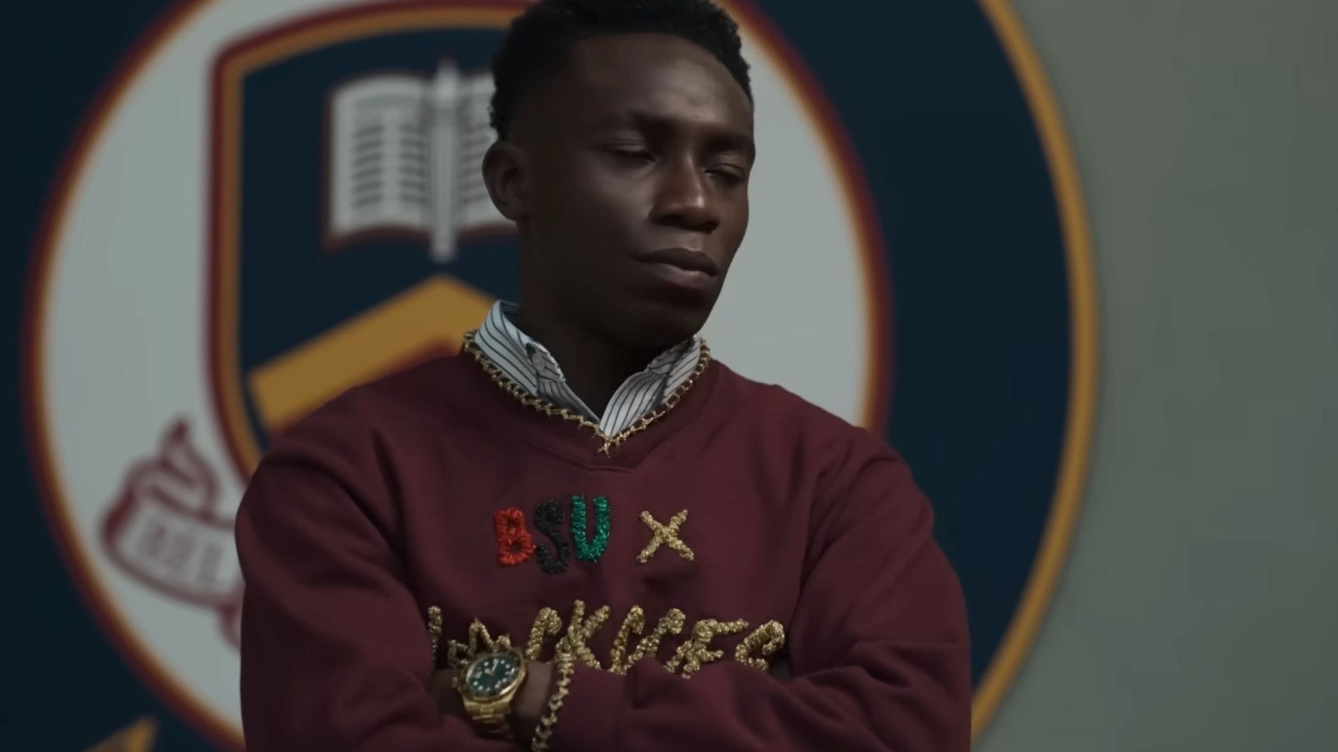 Olly Sholotan hrá Carltona (Image via Peacock)