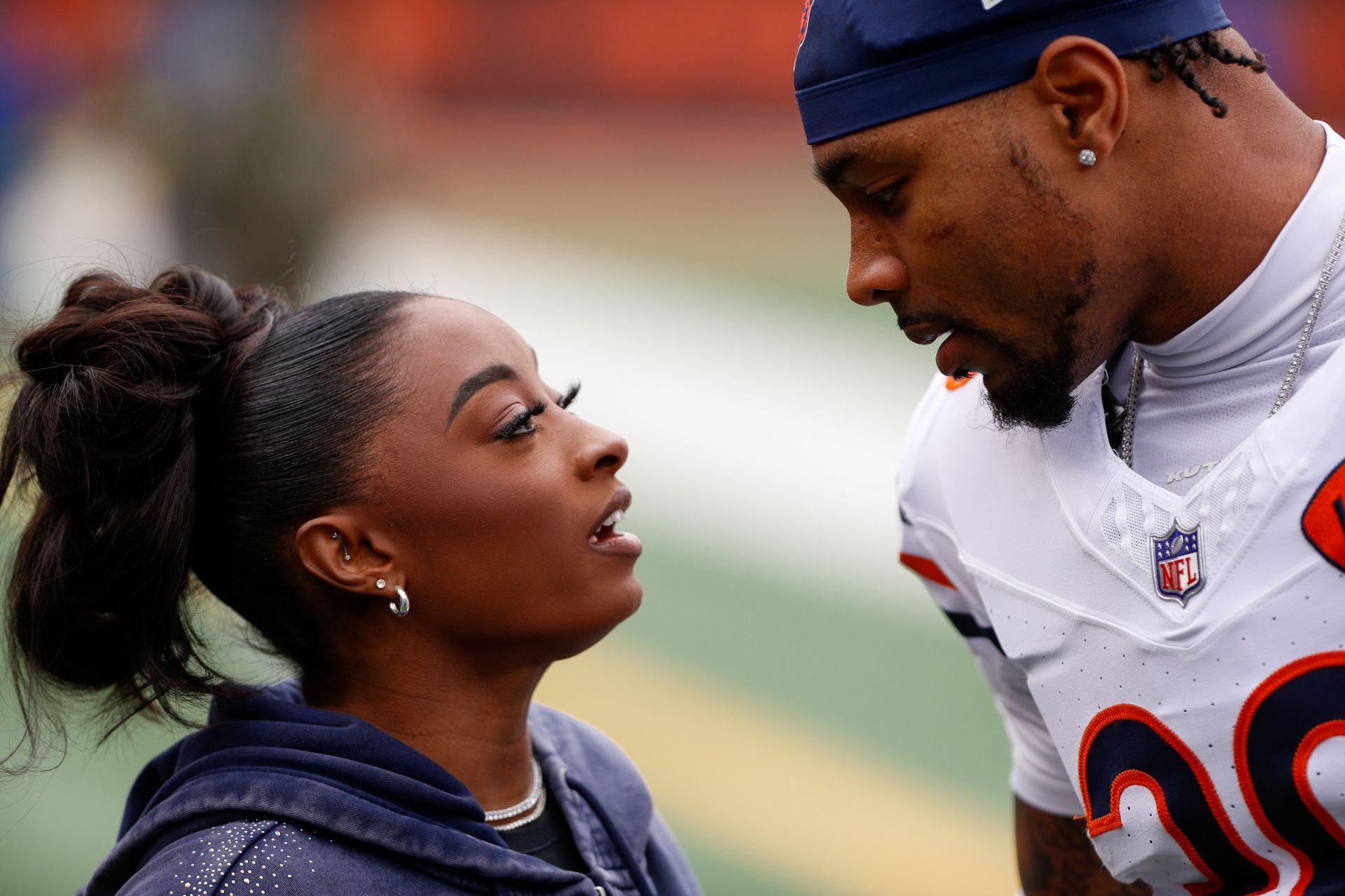 Simone Biles and Jonathan Owens before the NFL game between Chicago Bears and Cincinnati Bengals  [Image Source: Getty] 