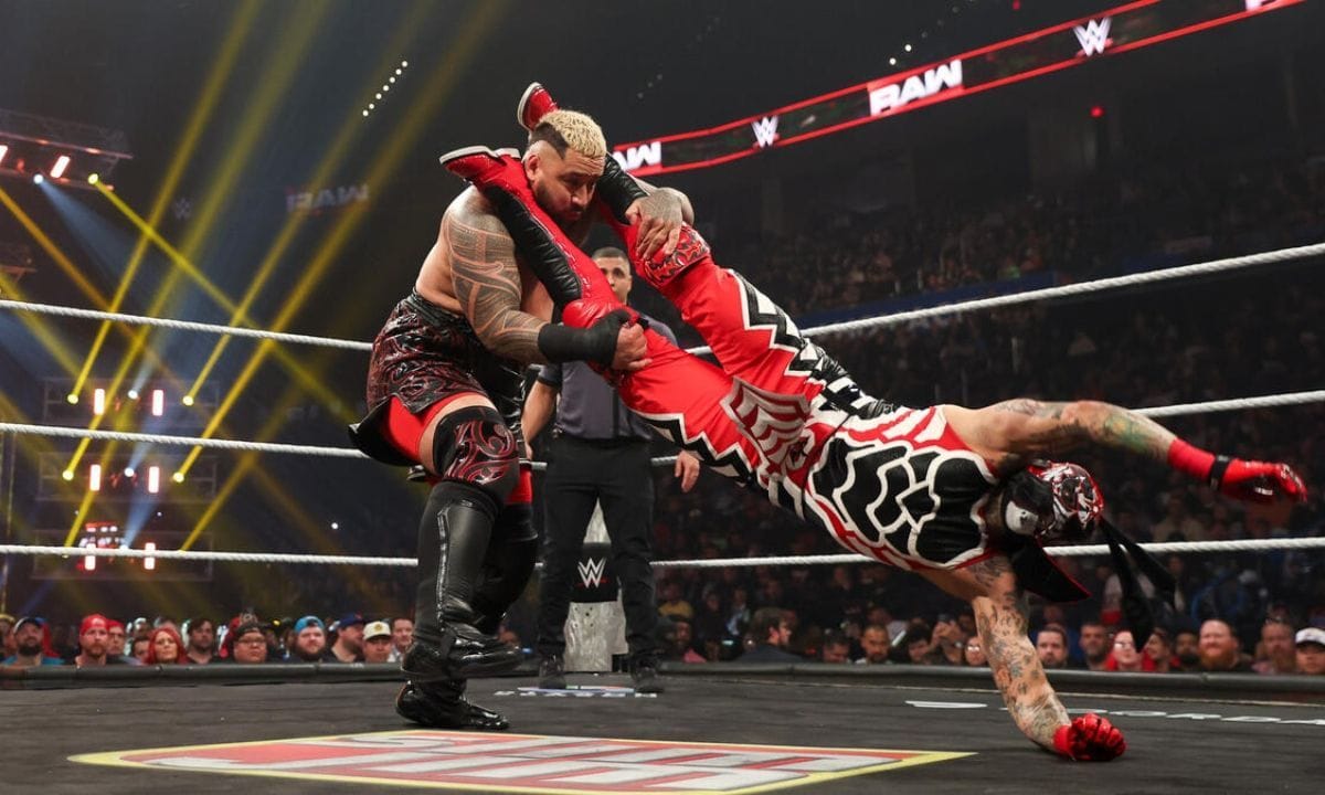 WWE superstars Penta and Solo Sikoa during match on RAW. [Photo credit: WWE.com]