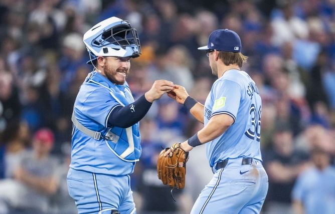 Davis Schneider's dad makes bold claim about Alejandro Kirk amid Blue Jays' disinterest in free agent J.T. Realmuto