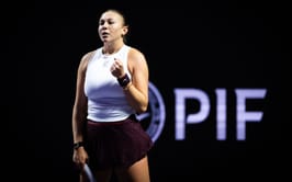 Amanda Anisimova shows how she's keeping herself fit during tennis off-season