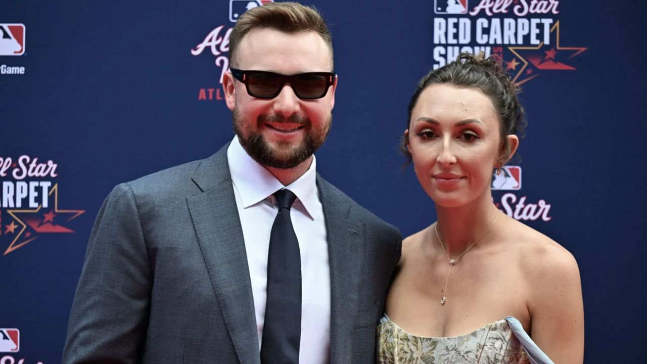 Cal Raleigh with his girlfriend, Hannah Shimek (Image from - Getty)