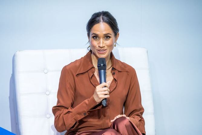 "Imagine that the announcer is Mr. Bean": Netizens react after reports claim Meghan Markle's staff make royal announcement whenever she enters a room
