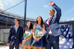 Jorge Posada's wife Laura poses in black activewear for gym mirror selfie