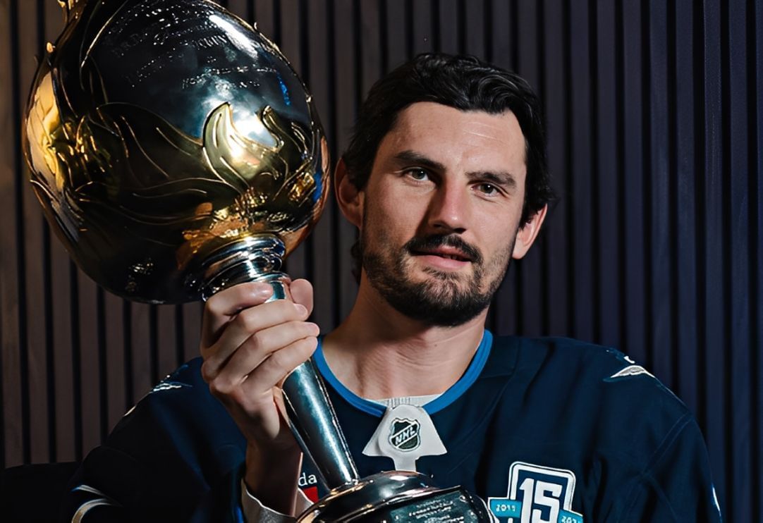 Winnipeg Jets shuts down Connor Hellebuyck for minor knee surgery; star goalie out for significant time (Image Credit: IG @nhljets)