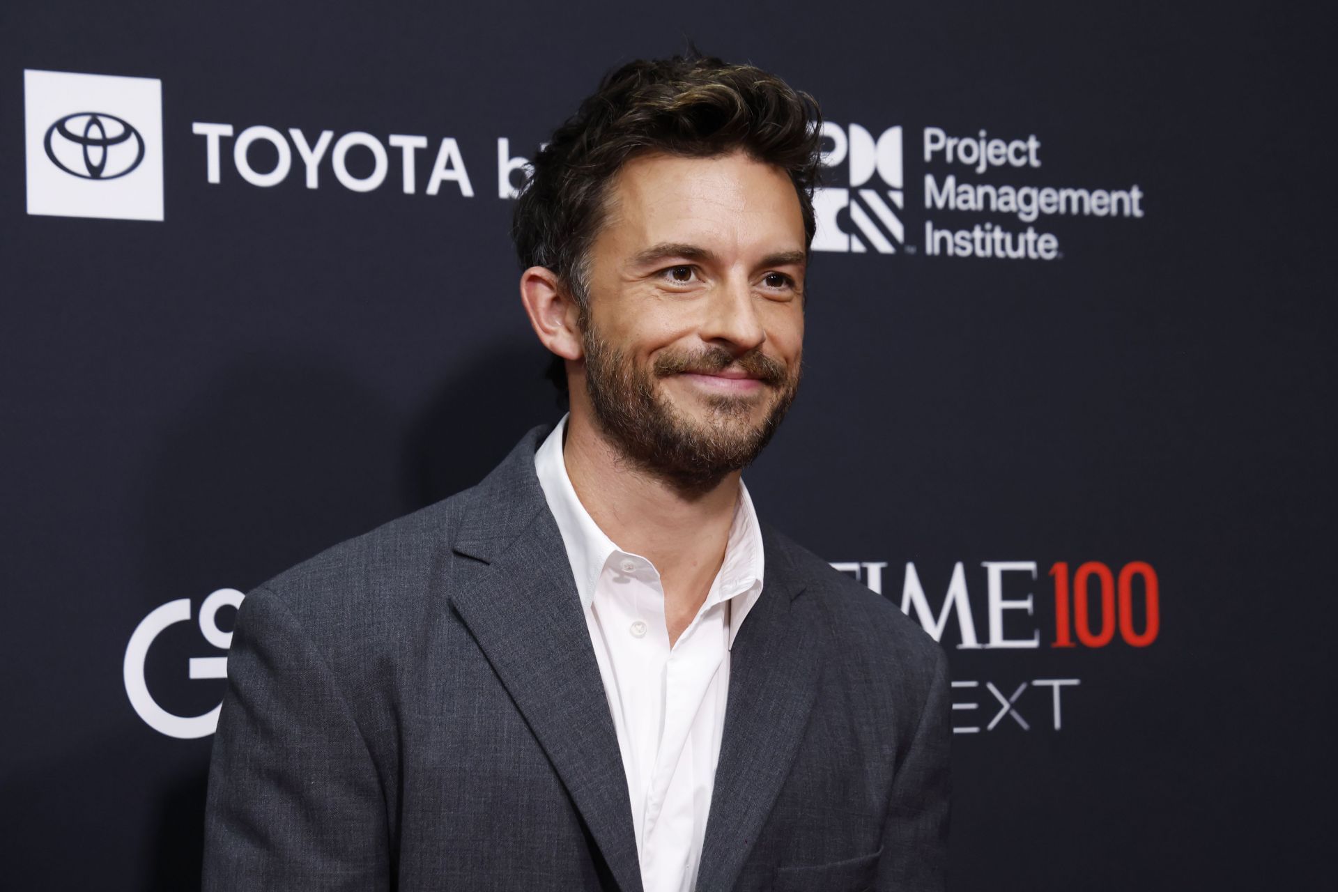 Jonathan Bailey Confessa Crush da Infância: Príncipe Eric de 'A Pequena Sereia'!