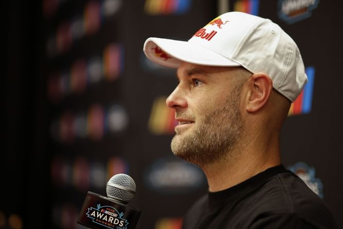 Shane van Gisbergen gives one-word reply after Kurt Busch praises his talent