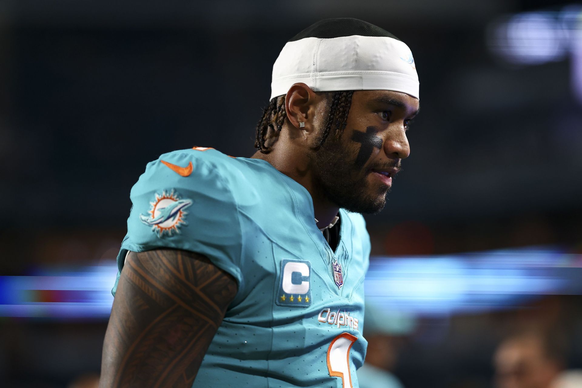 Tua Tagovailoa será banco? Quarterback dos Dolphins recebe más notícias com Mike McDaniel considerando Quinn Ewers e Zach Wilson