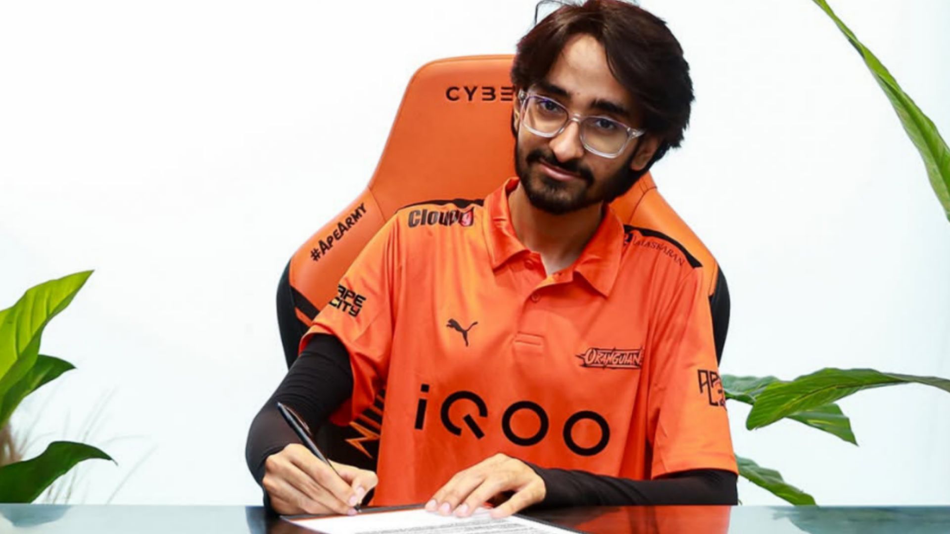 Aaru extending his contract with Orangutan Gaming (Image via Instagram/orangutan.gg)
