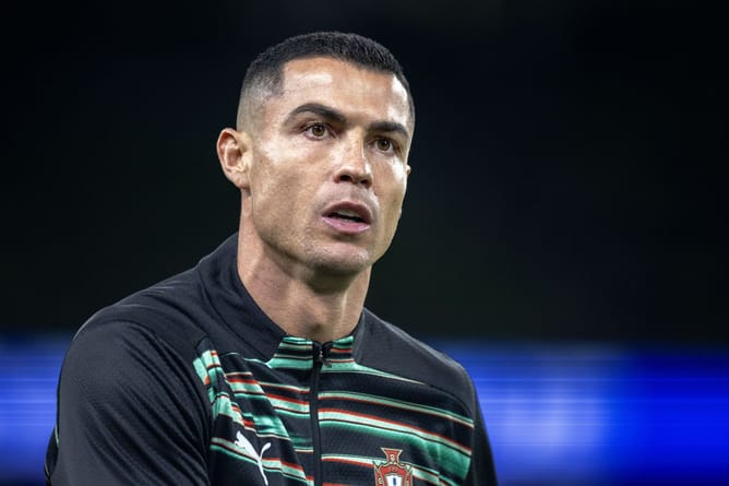 "Made a mockery of the organisation" - Ex-Chelsea star slams FIFA for Cristiano Ronaldo suspension decision