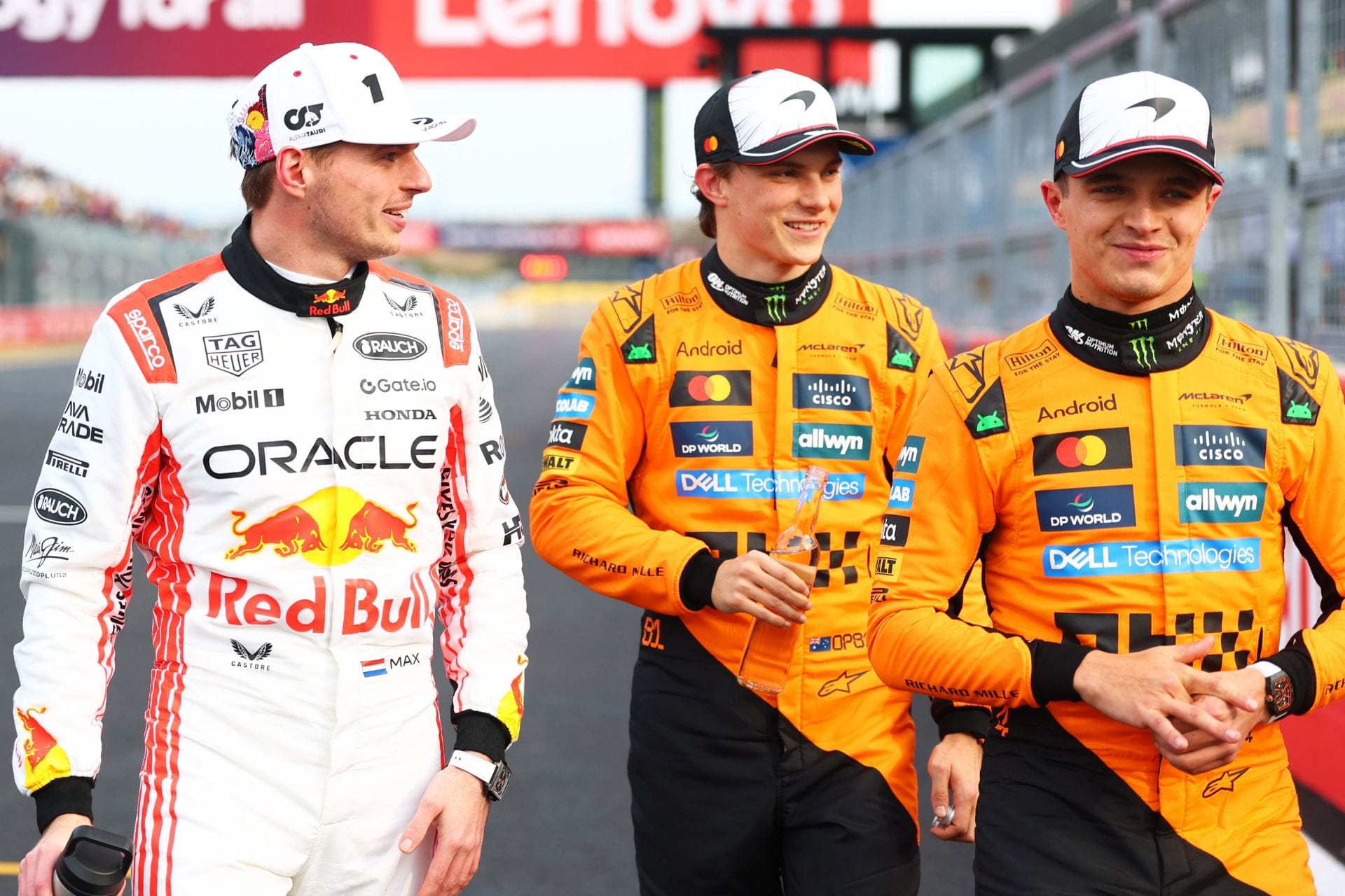 Max Verstappen, Oscar Piastri a Lando Norris na okruhu v Suzuce. Zdroj: Getty