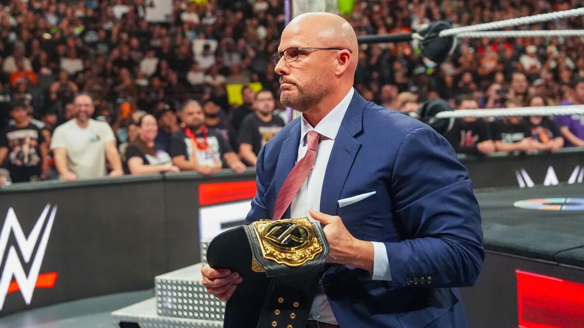 Grayson Waller Desafia Adam Pearce para uma Luta Após Ataque Furioso do New Day!