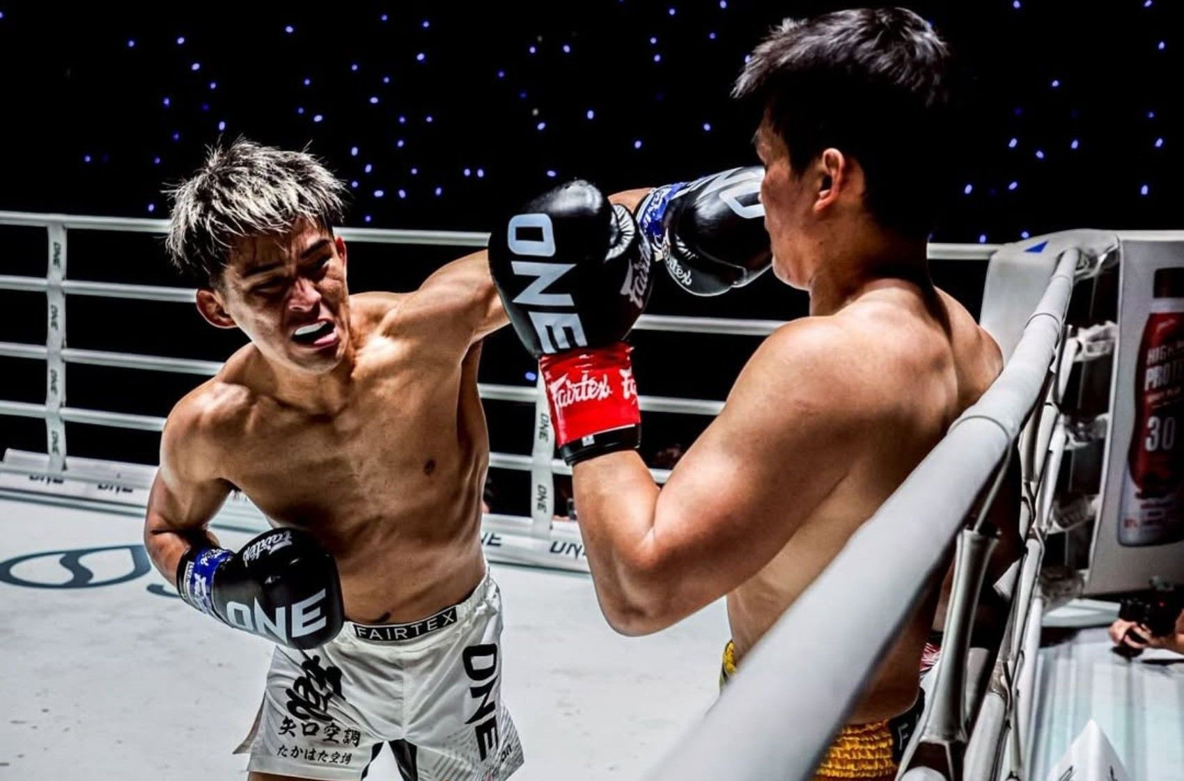 THROWBACK: Yuki Yoza didn&rsquo;t wear hand wraps in dominant win over Petchtanong -- Photo by ONE Championship