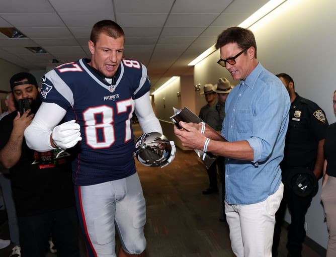 “Where does his ball sack come from?”: Rob Gronkowski fires hilarious questions towards Tom Brady over 7x Super Bowl champion cloning his dog