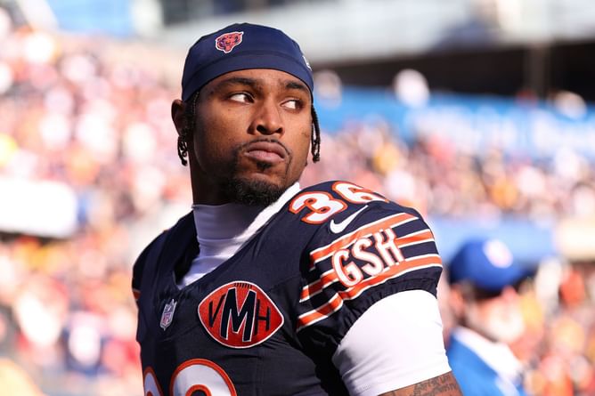 Simone Biles' husband Jonathan Owens shares a one-word reaction as the Chicago Bears defeat Pittsburgh Steelers