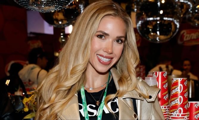 [PICS] Gracie Hunt shines in glittery silver outfit at F1 Las Vegas GP with BF Derek Green