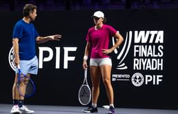 "That was not a good sign" - Ex-WTA pro highlights Iga Swiatek's concerning interaction with her coach during WTA Finals loss to Elena Rybakina