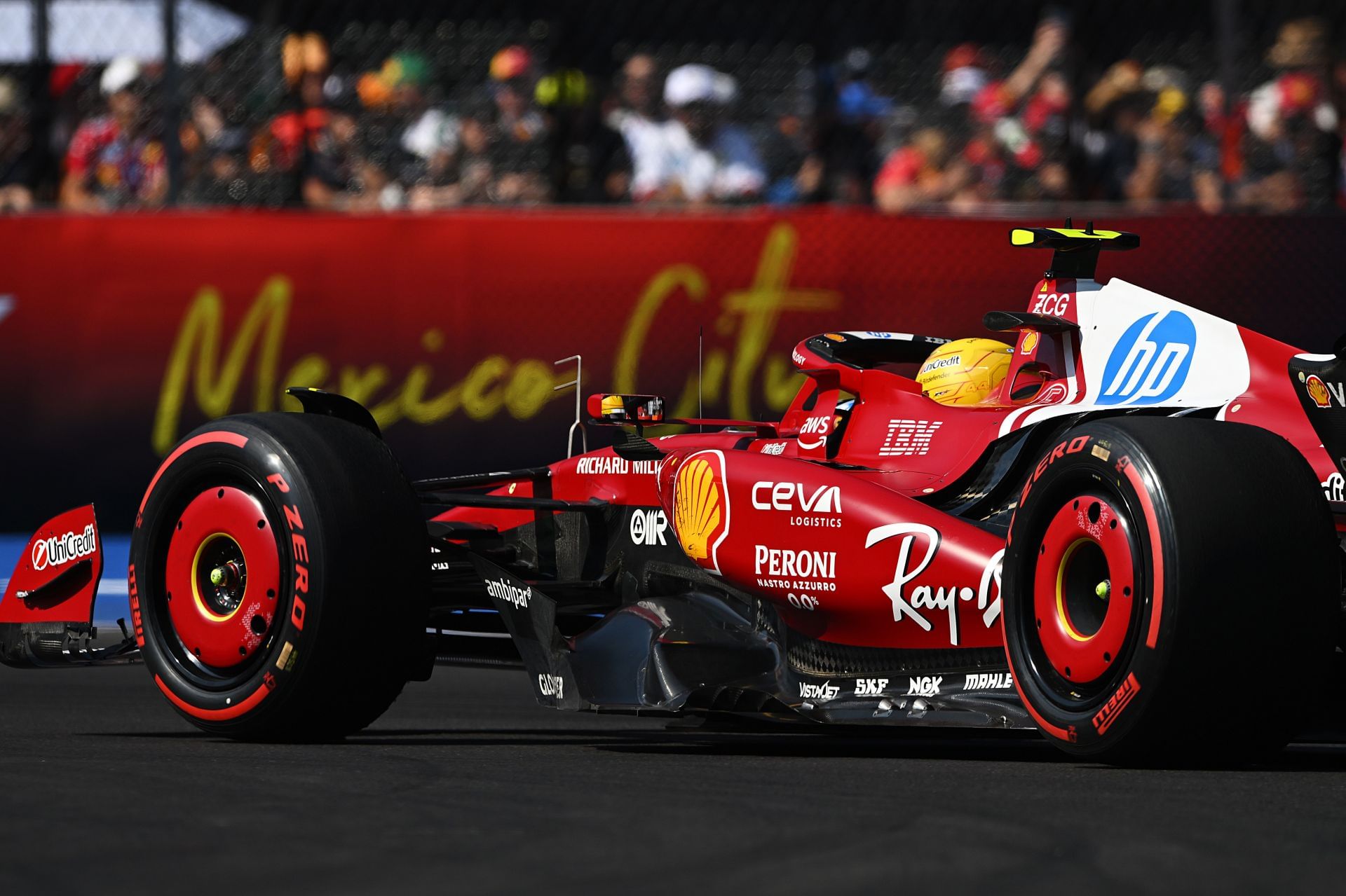 Lewis Hamilton driving the Ferrari SF-25 at the 2025 F1 Grand Prix of Mexico - Source: Getty