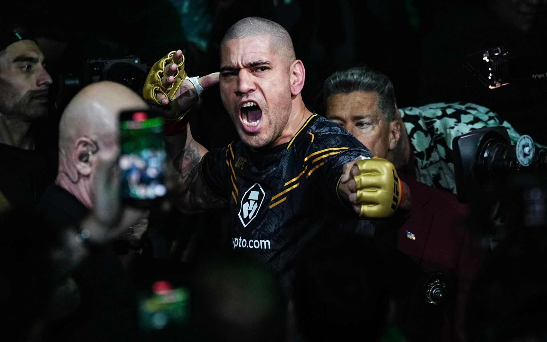 Alex Pereira weighs in on potential Jake Paul clash. [Image courtesy: Getty]