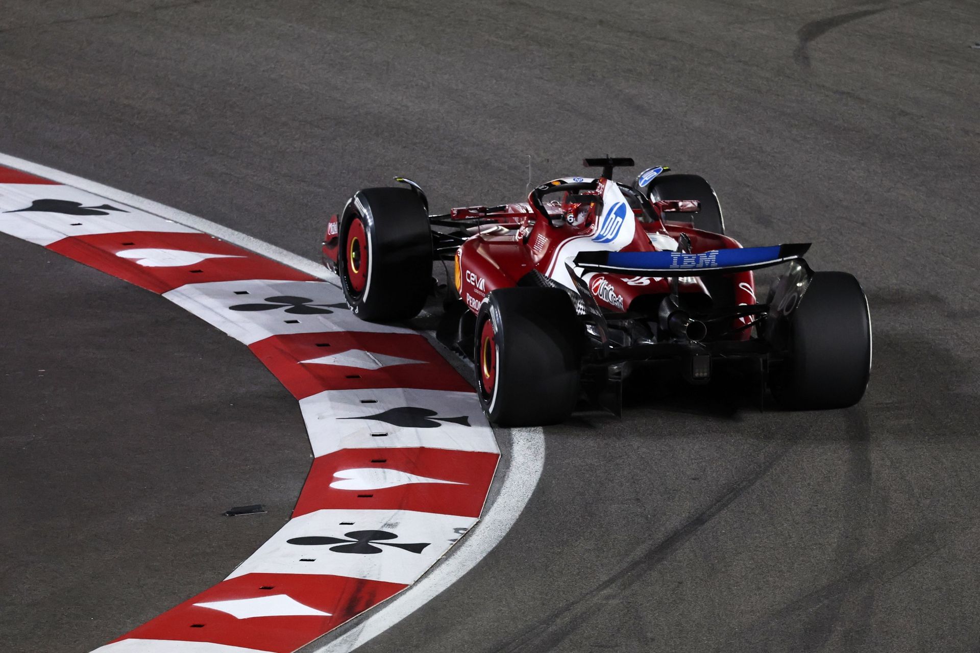 Charles Leclerc driving the Ferrari SF-25 around the Las Vegas street circuit during the 2025 F1 Grand Prix of Las Vegas - Source: Getty