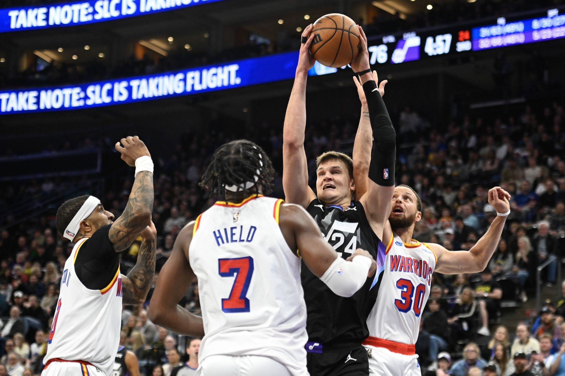 Le formazioni iniziali di Utah Jazz vs Golden State Warriors stasera (24 novembre) Le formazioni iniziali di Utah Jazz vs Golden State Warriors stasera (24 novembre)