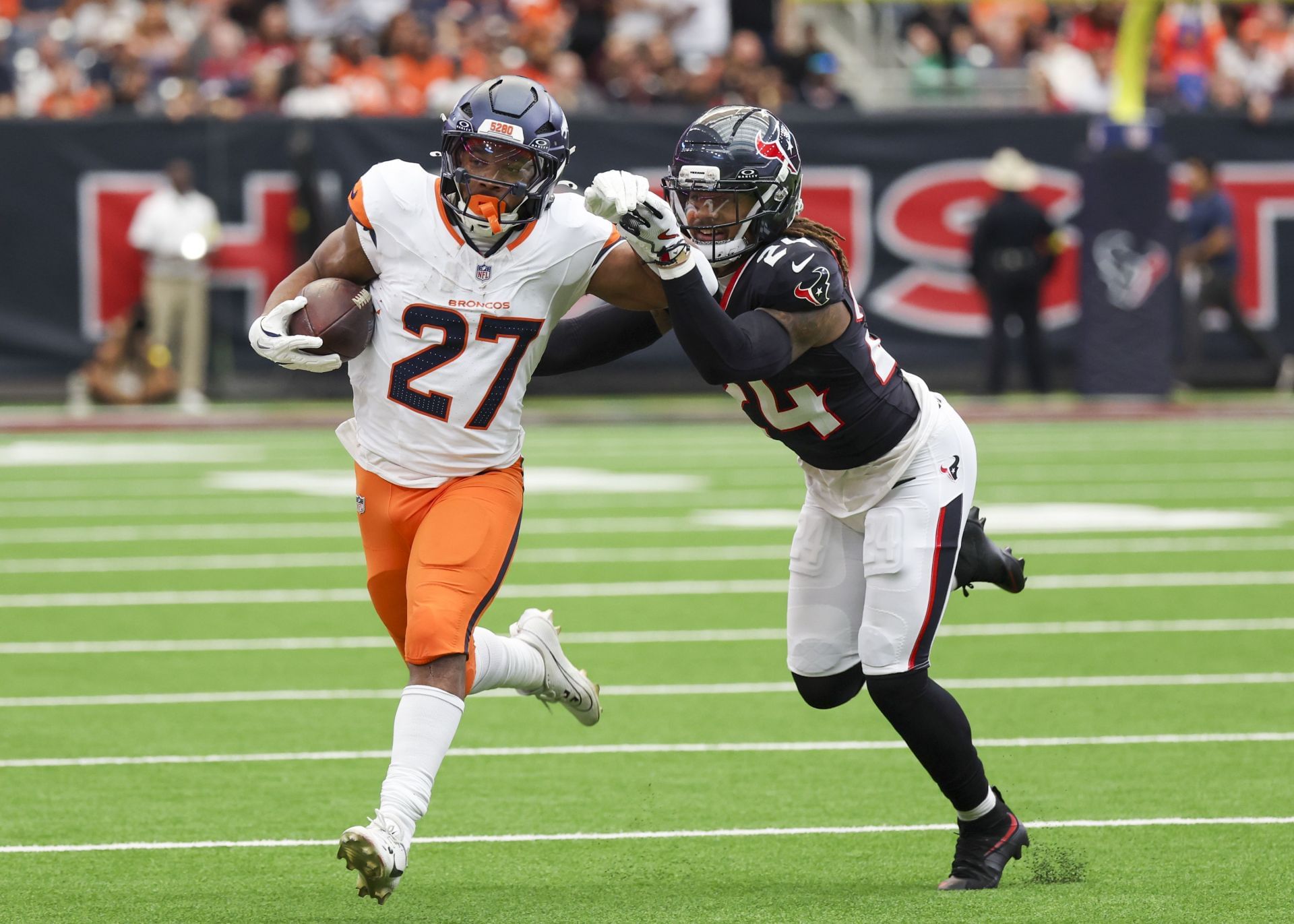 JK Dobbins tại Broncos tại Texans - Nguồn: Getty