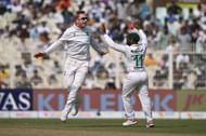 Simon Harmer celebrates a wicket with Temba Bavuma. (Credits: Getty)