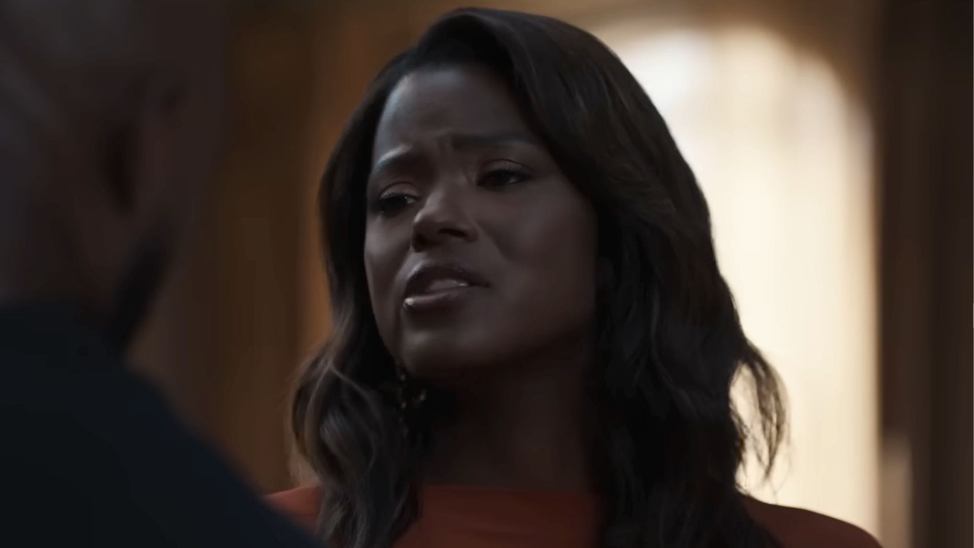 Cassandra Freeman hrá Viv (Image via Peacock)