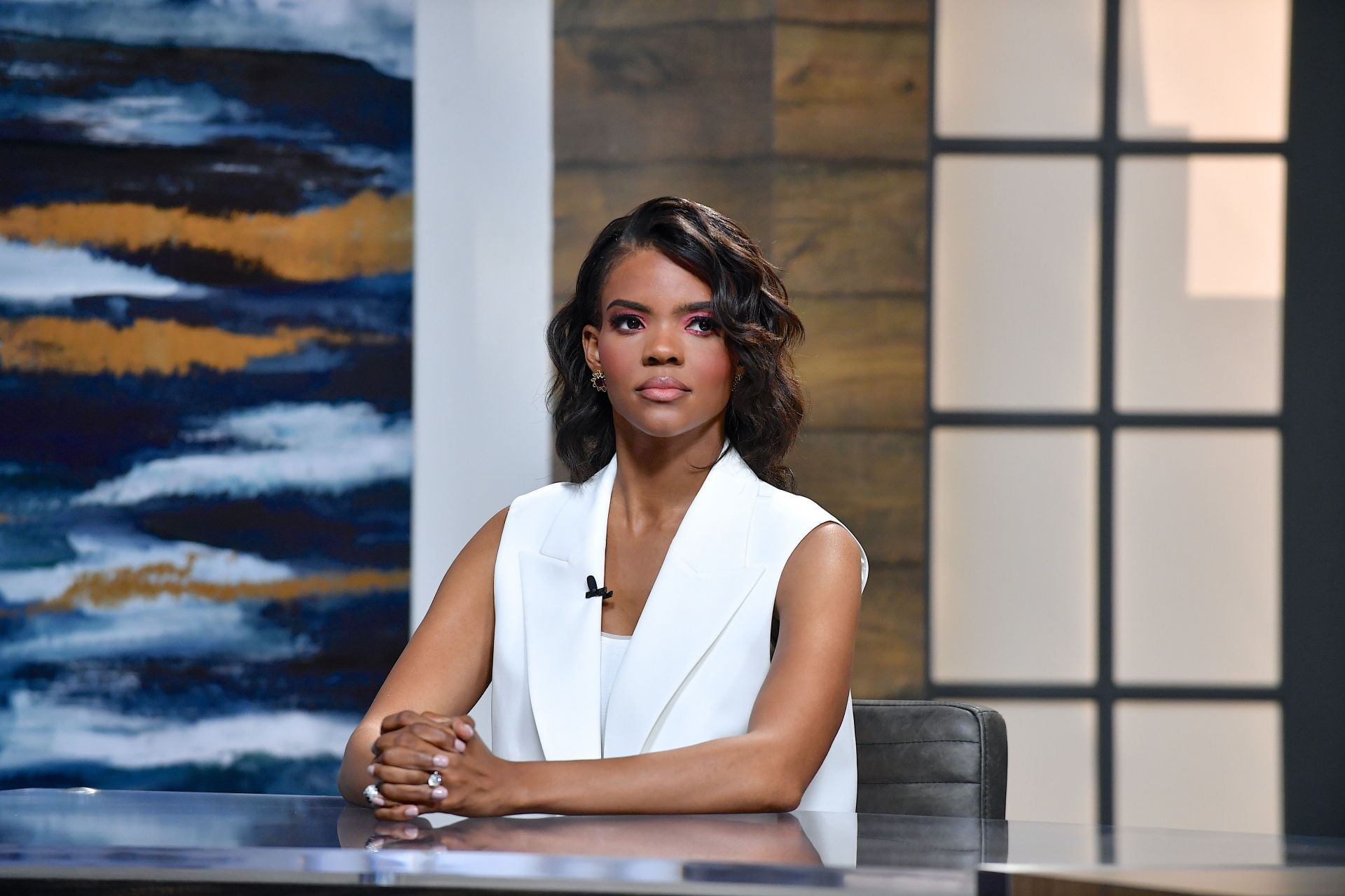 Candace Owens debunks rumors that she photoshopped text messages from Charlie Kirk by showing them off with timestamps on her podcast