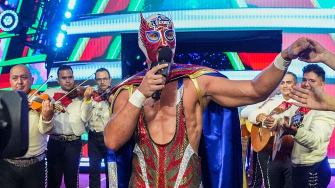 El Grande Americano's record-breaking reign ended; new WWE champion reacts!
