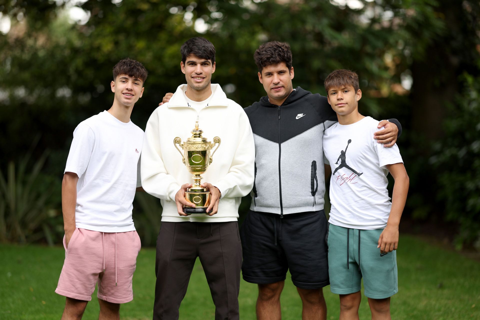 Carlos Alcaraz and his brothers at the - Image Source: Getty