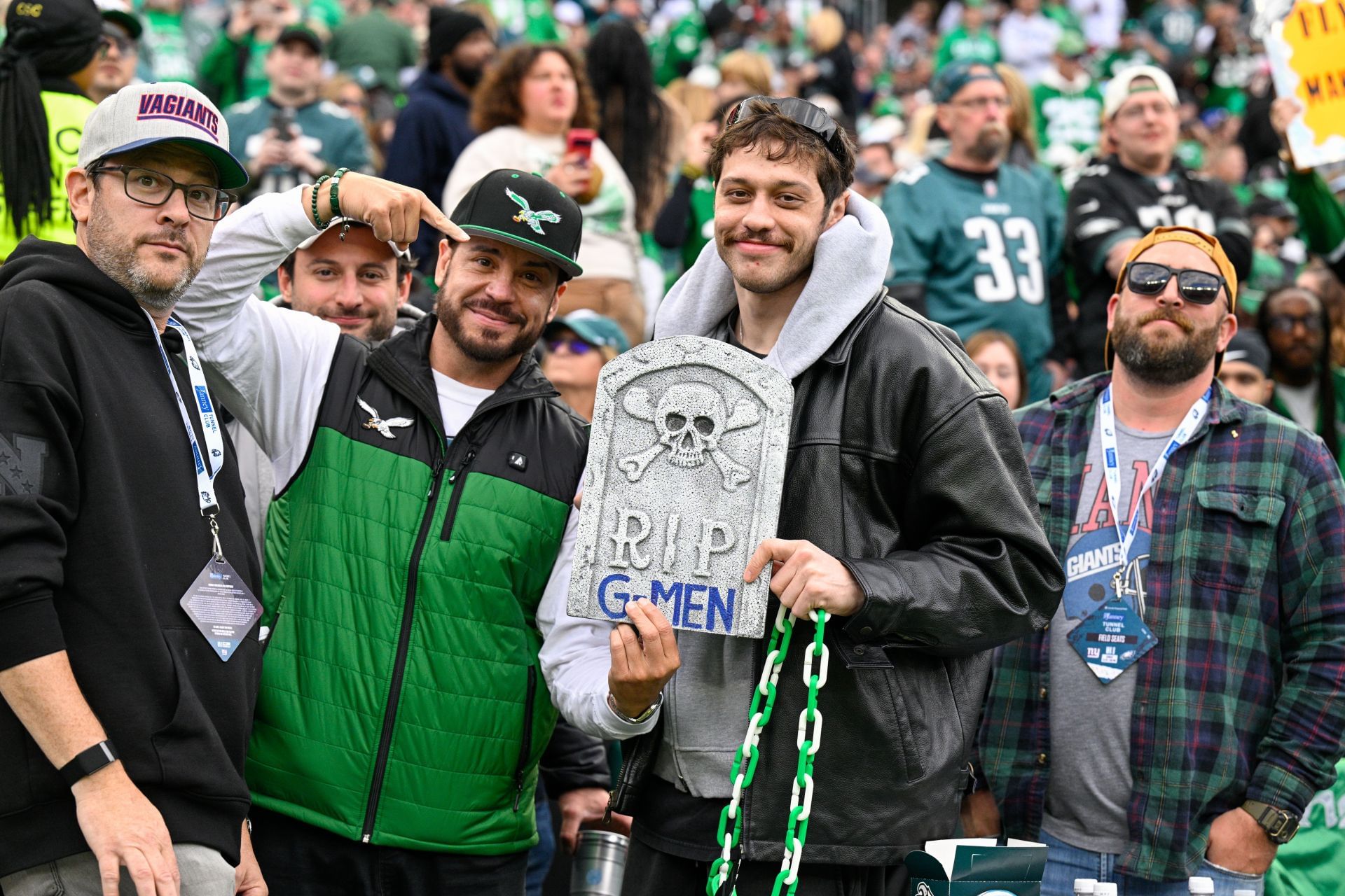 Pete Davidson v NFL: OCT 26 Giants at Eagles - Zdroj: Getty