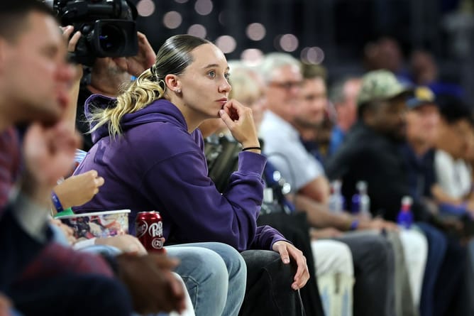 Cowboys Fan Paige Bueckers Shares Glimpse of her Thanksgiving Plans as Wings Star Attends Dallas' Crucial Game Vs Chiefs