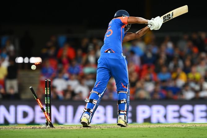 Shivam Dube gets bowled for 22 in an ugly manner by Nathan Ellis in AUS vs IND 2025 4th T20I [Watch]