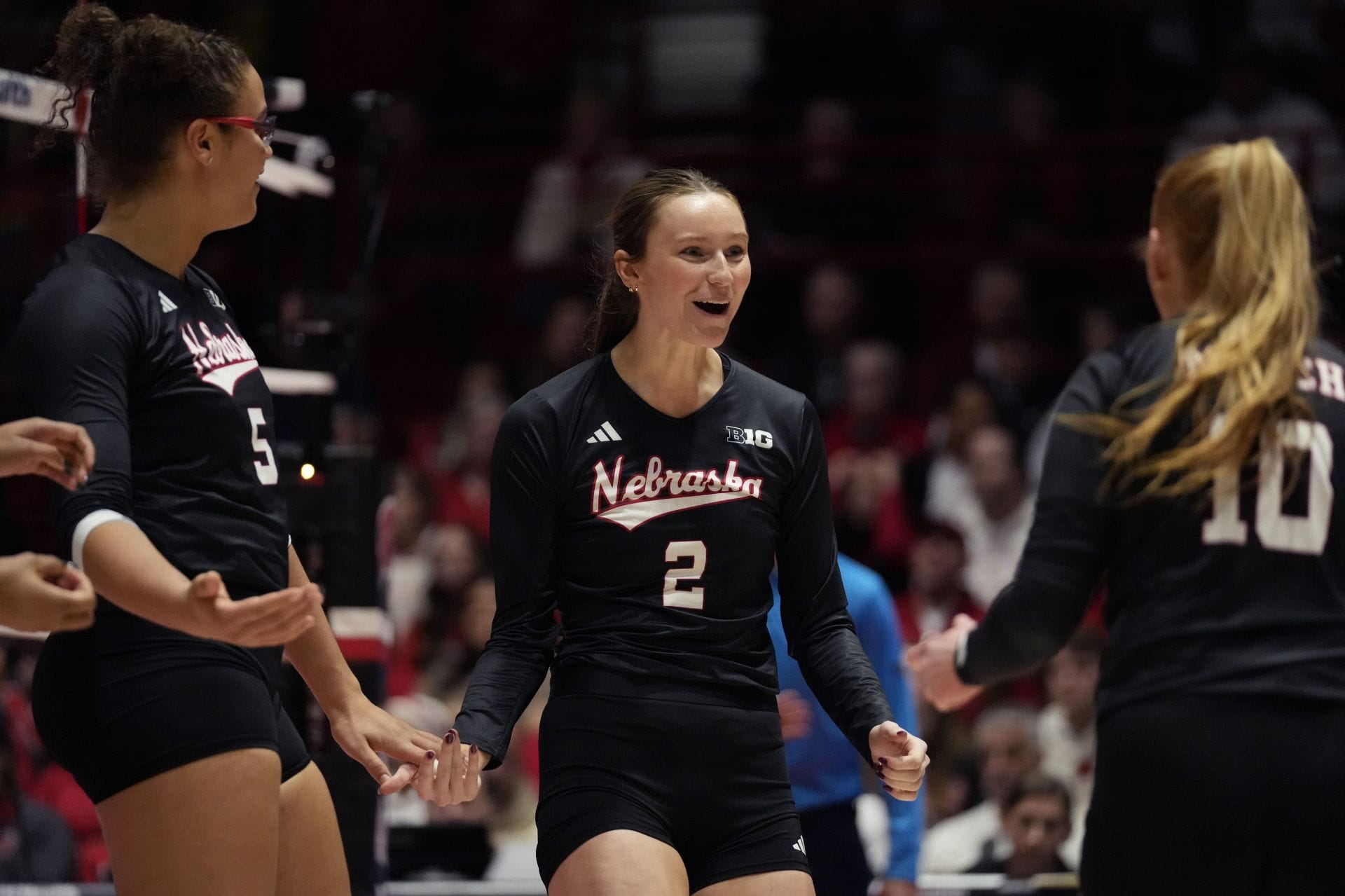 Bergen Reilly [Center] celebrates with teammates after a point scored against Wisconsin Badgers [Image Source : Getty] 
