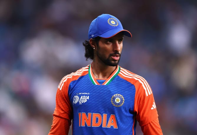 Tilak Varma's stunning effort on the fence prevents six in IND vs SA 2025 2nd ODI [Watch]