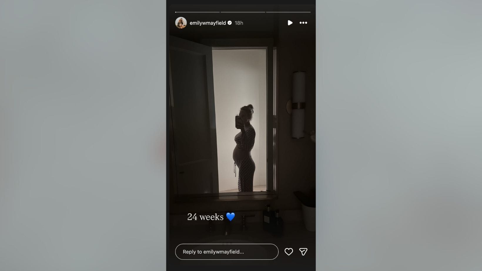 Manželka Bakera Mayfielda Emily spustila aktualizáciu tehotenstva (Image Credit: instagram/emilywmayfield)