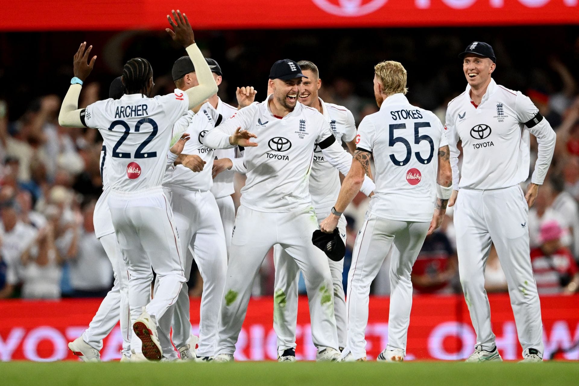 MI star takes a stunner at short fine leg to dismiss Steve Smith for 61 in Ashes 2025-26 2nd Test [Watch]