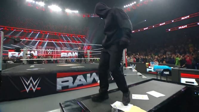 Former WWE World Heavyweight Champion to be revealed as LA Knight's mystery attacker? Exploring RAW possibility